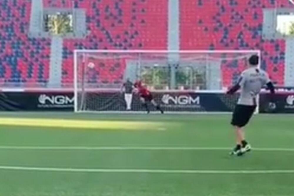 OVO SE NE UČI NA TRENINZIMA: Mihajlović pokazao da je i dalje majstor za slobodnjake - Golmani Bolonje ne veruju!