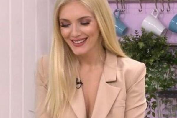 BUJNE GRUDI U PRVI PLAN! PEVAČICA SE POJAVILA U NIKAD PROVOKATIVNIJEM IZDANJU: Nikolina Kovač ZASENILA SVE! (FOTO)