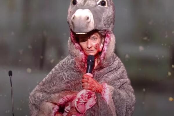 SKINULA SE POZNATA GLUMICA, SVE SE VIDELO: Tim gestom je poslala JAKU PORUKU