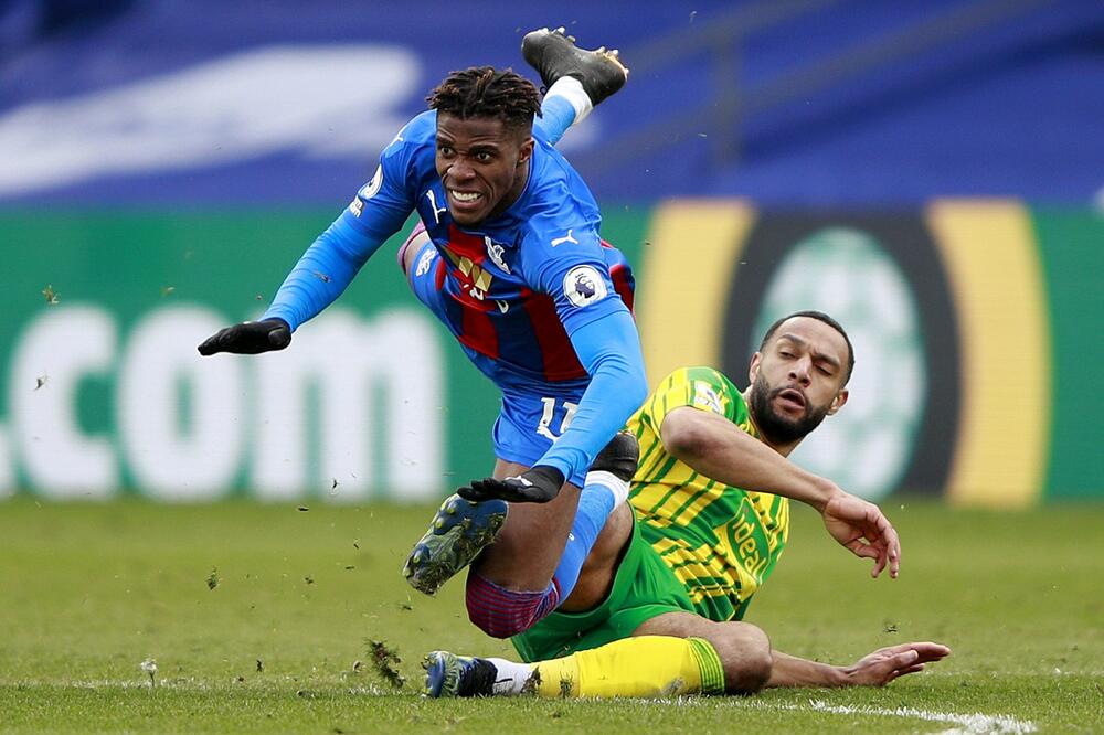 MILIVOJEVIĆ JE SA BELE TAČKE DONEO PALASU TRI BODA: Čelsi i Lids na ravne časti, malo vremena za Mitrovića!