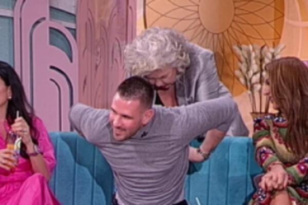 SKANDAL! GLUMICA NASRED EMISIJE KRENULA DA SKIDA REPERA: Cvija pocrveneo, nije mu bilo dobro! (FOTO)