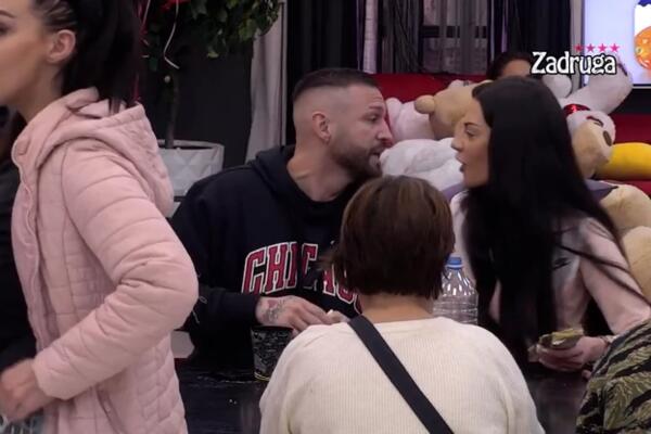 UPOZNALI SE DOK JE TARA JOŠ BILA MALOLETNA! TADA GA JE ODBILA: Usput prokomentarisala ŠOKANTNE procurele snimke!