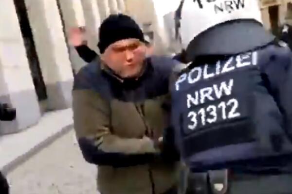 SUKOBI NA ULICAMA NEMAČKE: U Dizeldorfu se okupilo 2.000 na protestu protiv vladinih mera! (VIDEO)