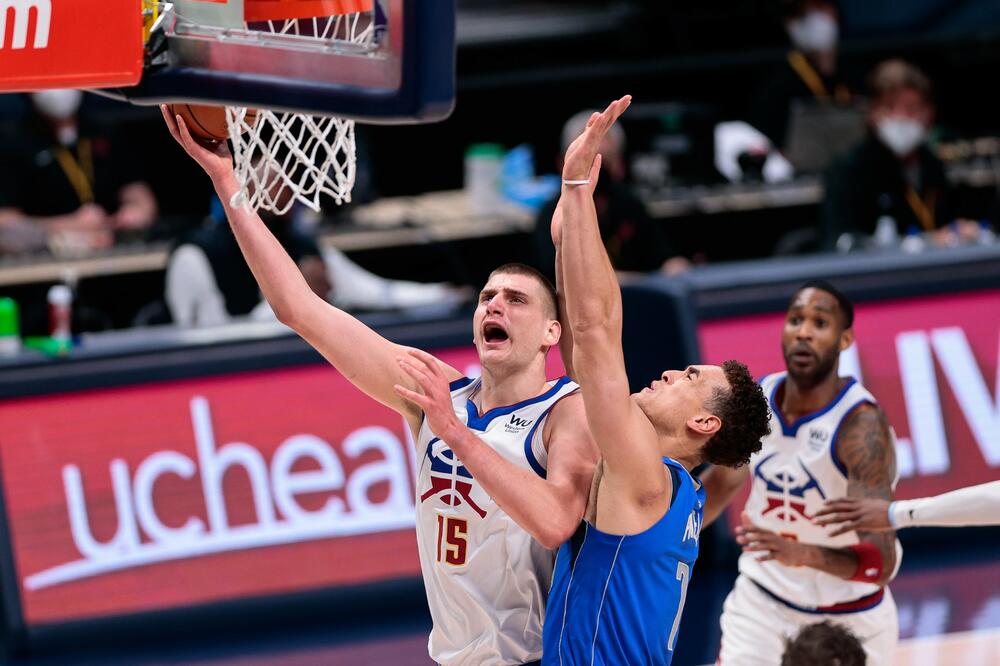 SJAJNI JOKIĆ, OČAJNI NAGETSI: Srbin dominirao, ostali statirali, Dončić vodio Dalas do pobede nad Denverom (VIDEO)