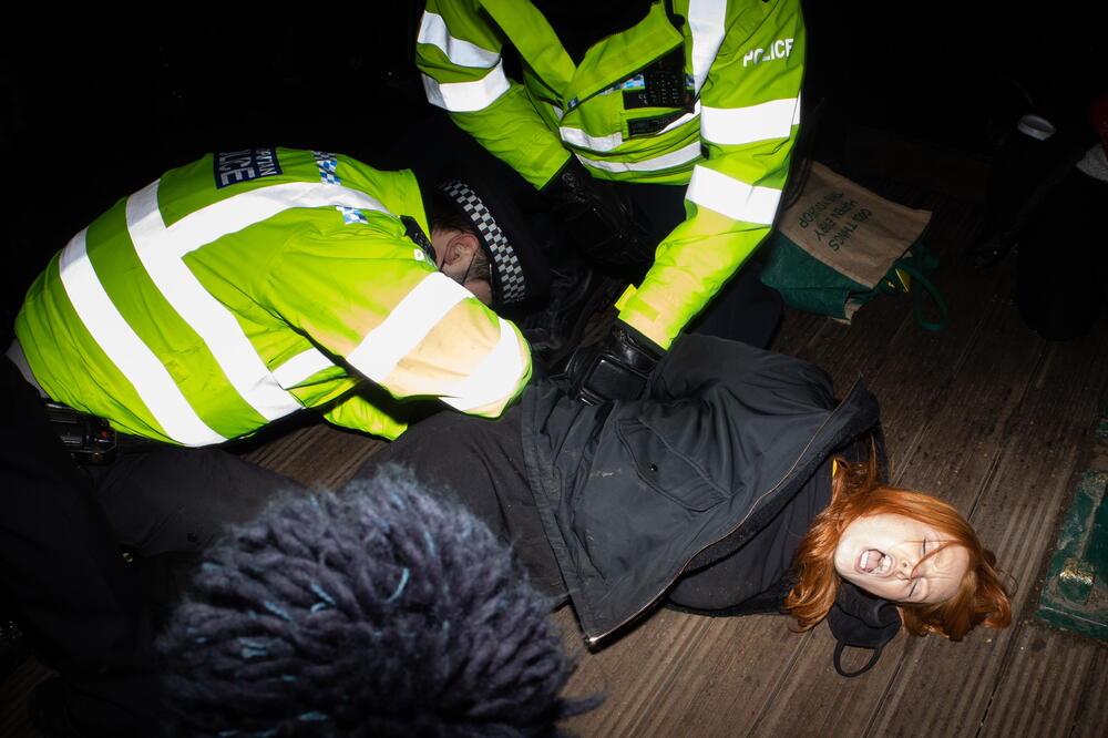 ŽESTOKI PROTESTI U LONDONU! Ljudi izašli na ulice zbog žene koju je ubio POLICAJAC! (VIDEO)