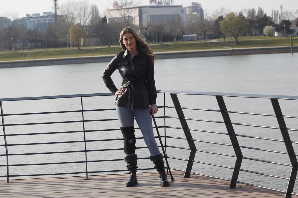 SRBIJO, USTANI I BORI SE ZA TANJU, POMOZI JOJ: Iznova učim da hodam, budim se uz bolove svakog jutra!