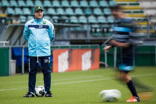 SMEJU MI SE ONI KOJI MI NISU NI DO KOLENA, SPRDAJU ME! Bivši pomoćnik u reprezentaciji Srbije kipti od besa!