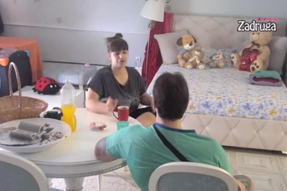 ZAUVEK SU ZAVRŠILI KOMUNIKACIJU: Kristijan je Miljanu savetovao OČINSKI, a ona je njega gledala krišom u toaletu!