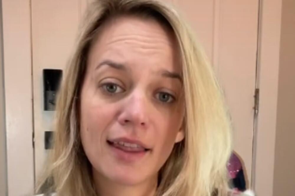 DEVOJČICA (5) SAKUPILA 15.000 DINARA DA BI PROMENILA IME: Prodavala narukvice da skupi pare, reagovala i MAJKA!