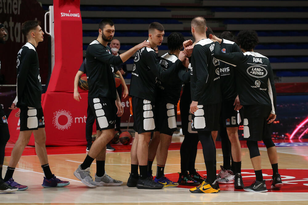 POJAČANJE PRED SUPERLIGU: Talentovani srpski košarkaš potpisao profesionalni ugovor sa Partizanom (FOTO)