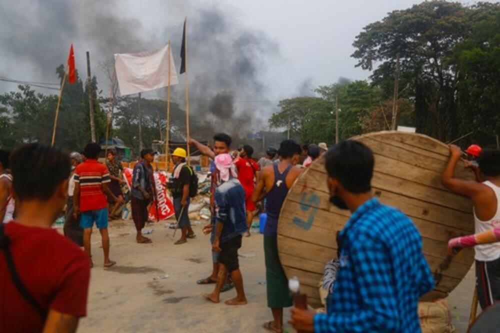 NEMA KRAJA KRVOPROLIĆU: Ubijeno osam demonstranata u Mjanmaru! (FOTO)