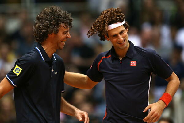 KADA JE VIDEO, ĐOKOVIĆ NIJE MOGAO DA ODOLI: Morao je da baci foru na račun LUISA HAMILTONA!