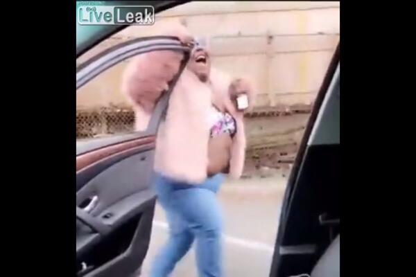 KAKO IZGLEDA KADA SE SPOJI PETAK, NESTABILNA OSOBA I FLAŠA ALKOHOLA? Ovo je zaista ZASTRAŠUJUĆE! (VIDEO)