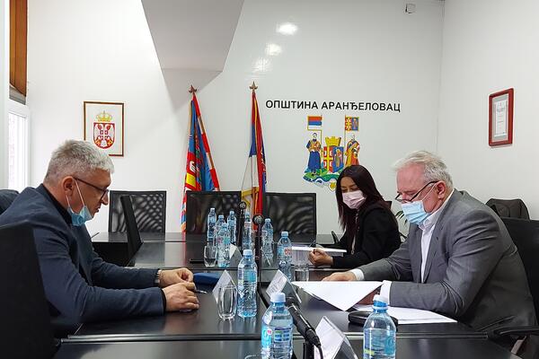 MINISTAR DMITROVIĆ U POSETI ARANĐELOVCU: Za porodice sa troje dece komunalne usluge niže 50 odsto!