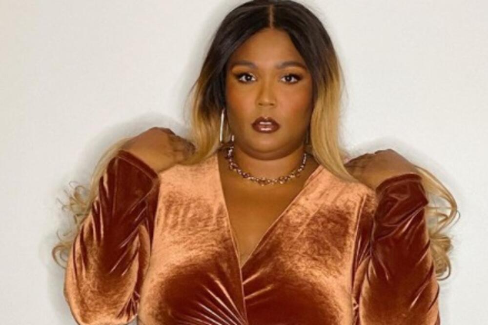 VOLIM SVOJE SALO! Pevačica ne želi da smrša, a svojim STAJLINGOM je pomerila sve granice: Na njoj sve PUCA!