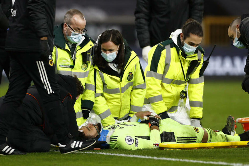 POZNATO STANJE NESREĆNOG GOLMANA VULVSA: Svima je stalo srce posle užasne povrede! (VIDEO)