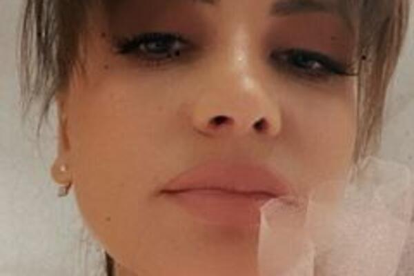 SNIMAK DOKAZ! ISTERALI SVE IZ TRŽNOG CENTRA ZBOG PEVAČICE! Milica Pavlović iznenadila, fanovi ZAPANJENI! (VIDEO)