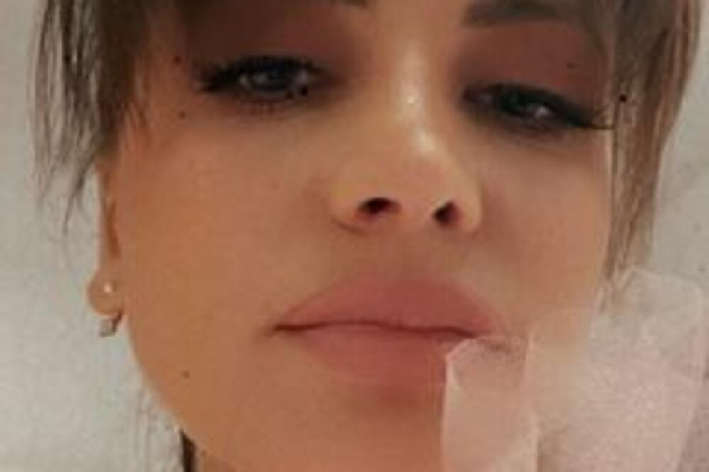 SNIMAK DOKAZ! ISTERALI SVE IZ TRŽNOG CENTRA ZBOG PEVAČICE! Milica Pavlović iznenadila, fanovi ZAPANJENI! (VIDEO)