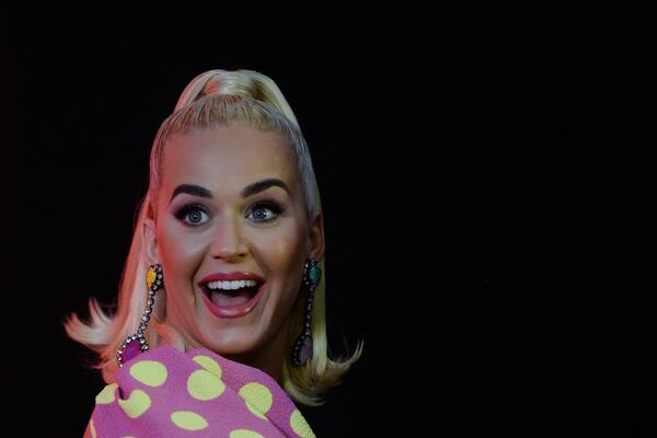 ČUVENA PEVAČICA PRIZNALA DA JEDE LJUDE! Razotkrila tabu finog ukusa