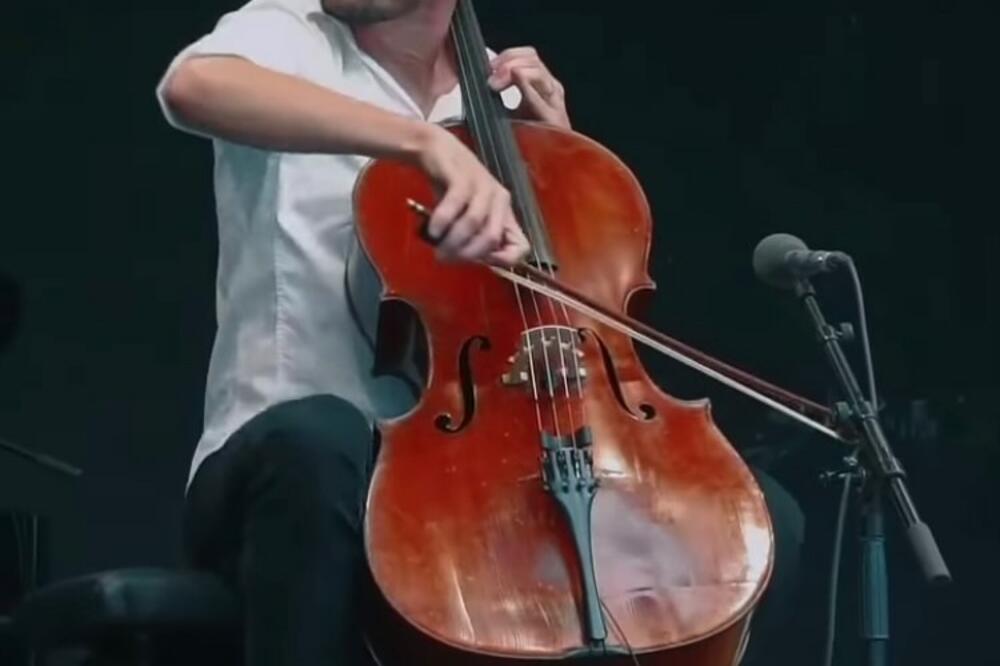 LEPE VESTI! SUPRUGA MU SE PORODILA KOD KUĆE, POZNATI MUZIČAR DOBIO TREĆE DETE: Neka haos počne!