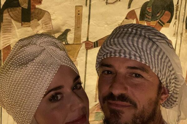 HOLIVUDSKI PAR ZGRANUO SVET! PROŠETALI BEBU U NEOBIČNOM STAJLINGU:Kakva je ovo moda,nema šta nemaju na sebi?!(FOTO)