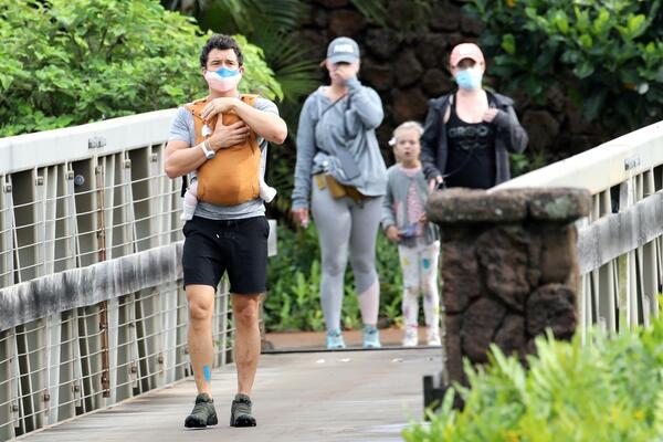 GLUMAC SE POŽALIO FANOVIMA: Kako mu je žena rodila dete, nemaju INTIMNE ODNOSE, objasnio je to samo na jedan način!