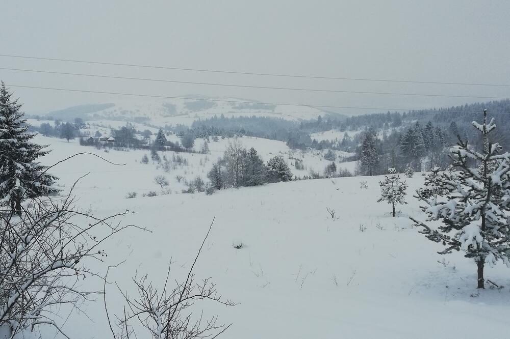 TRAGEDIJA U SRPSKOM SELU: Policija pronašla telo muškarca (62) zavejano u snegu!