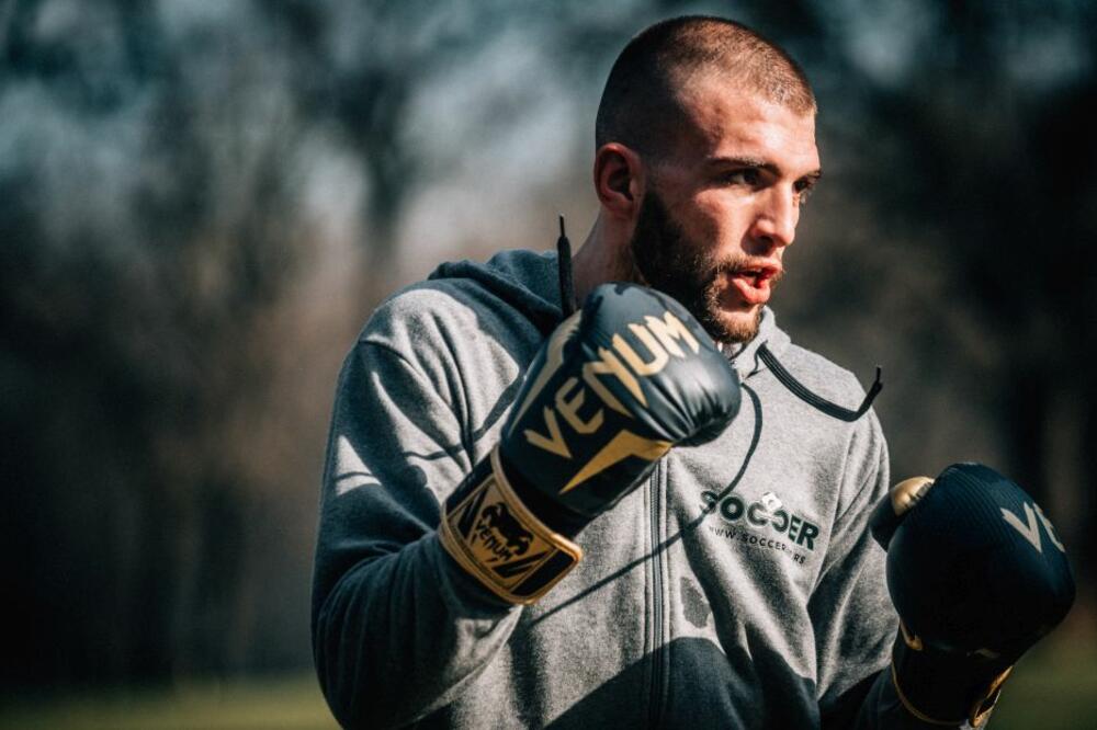 ISPLIVAO LIČNI SNIMAK VELJKA RAŽNATOVIĆA: Vidi se da je velika LJUBAV, prštali poljupci na sve strane! (FOTO)