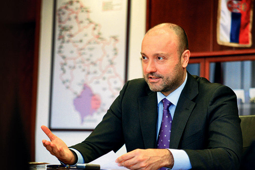 BIVŠI DIREKTOR UPRAVE CARINA PUŠTEN POSLE SASLUŠANJA: Miloš Tomić morao je da odgovori na neka sumnjiva pitanja