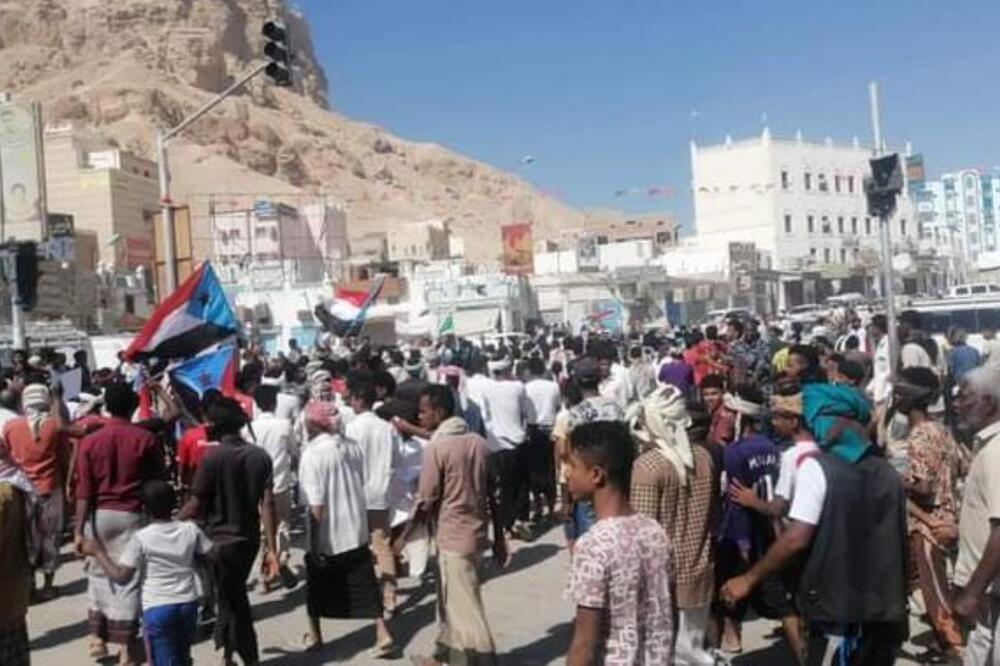 NAJOŠTRIJA OSUDA SAVETA BEZBEDNOSTI UN: Sklonite se iz ambasade SAD!