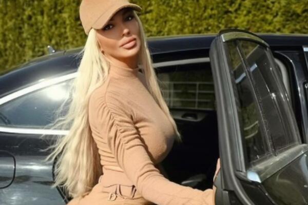 KARLEUŠA JE DOBILA PRVI HONORAR SA 10 GODINA: Naš čuveni pevač je platio 500 maraka kako bi je slušao,ŽIVELA TEŠKO!