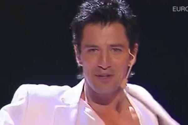 ŽENE SU LUDELE ZA NJIM, A ONDA SU POČELE PRIČE DA JE GEJ: Stekao je ogromnu slavu na Evroviziji, GRMI KAKO IZGLEDA!