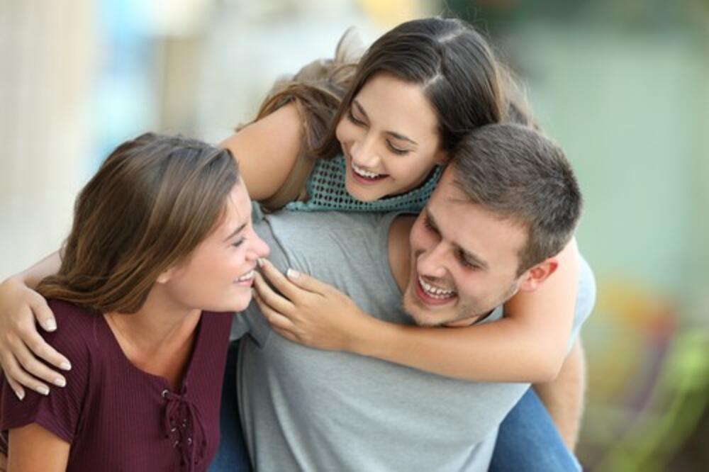 Ljudi sa čuvene stok FOTOGRAFIJE koja je i dalje hit - 10 godina kasnije! Da li su to stvarno isti LIKOVI? (FOTO)