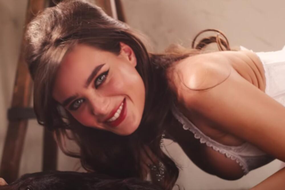 GLUMICA IZ FILMOVA ZA ODRASLE DOBILA DETE SA SLAVNIM SPORTISTOM! Sve je priznala, KRIVA JE VEČERA!