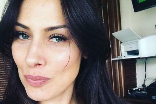 SLIKE SA OCEM DETETA ČAK I NEMA! SADA JE JASNO KAKO IZGLEDA MALI "GROF": Katarina ne ispušta NASLEDNIKA iz naručja!