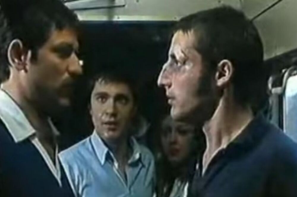 JEDNA SCENA IZ FILMA "LAJANJE NA ZVEZDE" UMALO JE DOVELA DO VELIKE TRAGEDIJE: Sav krvav, za dlaku ga PREGAZIO VOZ!