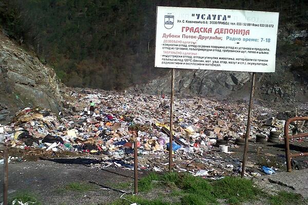U ZAPADNOJ SRBIJI NA POMOLU EKOLOŠKO RUGLO: Ovde dovlače i OSTATKE UGINULIH ŽIVOTINJA! (FOTO)