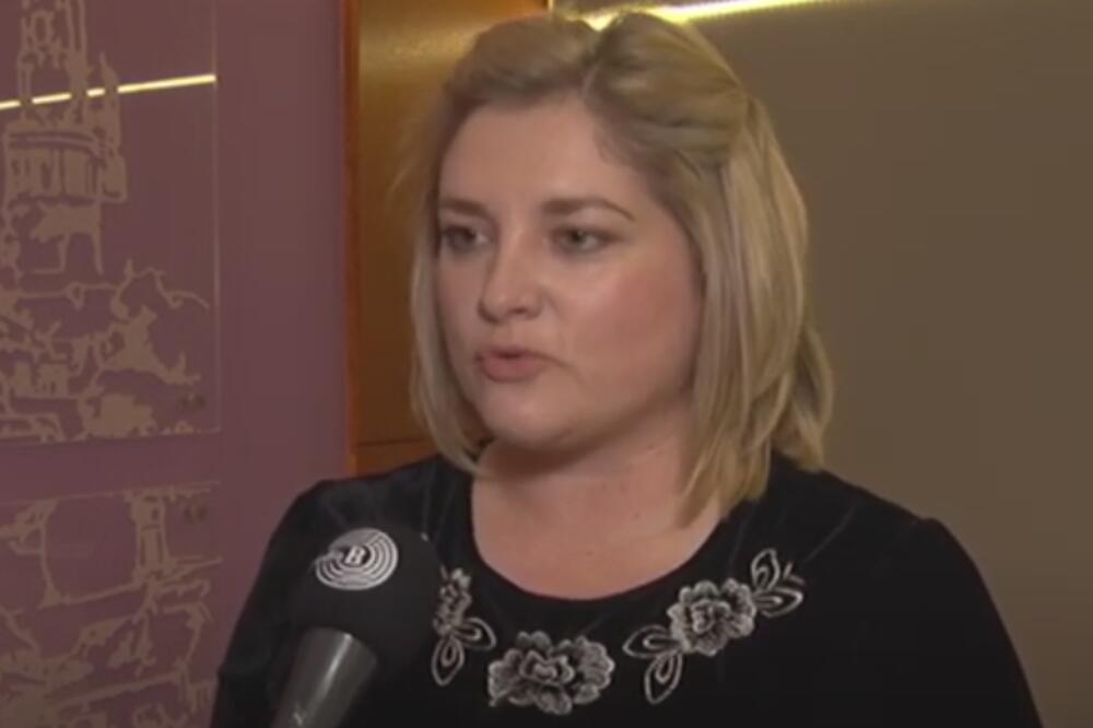 NA SRUŠENOM SPOMENIKU NA BRDU SPAS OSVANULE PORUKE MRŽNJE I USTAŠKI SIMBOLI: Betonski obelisk u Kninu oskrnavljen!