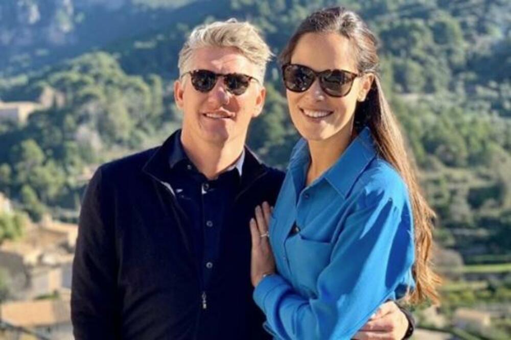 ANA IVANOVIĆ ČESTITALA DAN ZAHVALNOSTI: Oseća se blagosloveno u Bastijanovom zagrljaju! (FOTO)