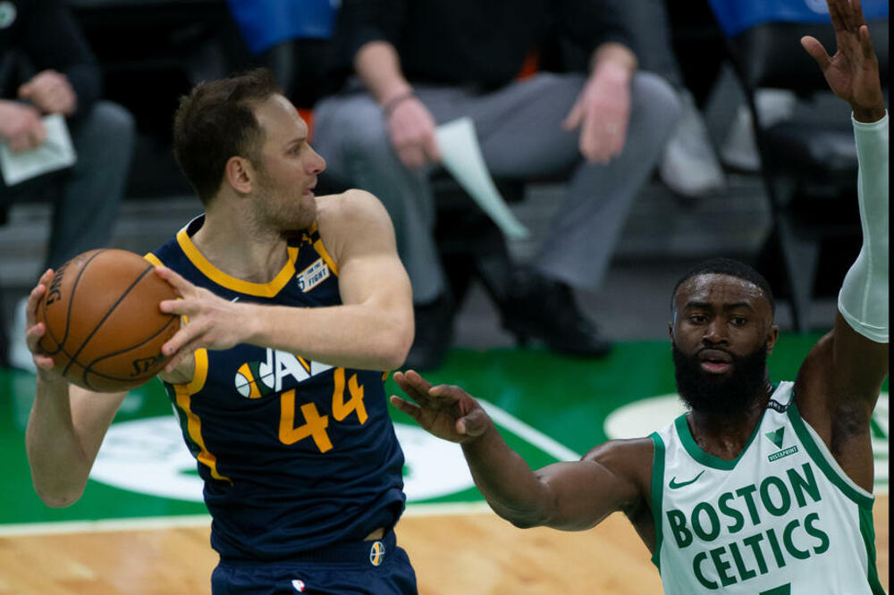 MIČITE OVOG ČOVEKA SA TERENA! Američki novinar surovo "opleo" po Bogdanoviću nakon loše partije