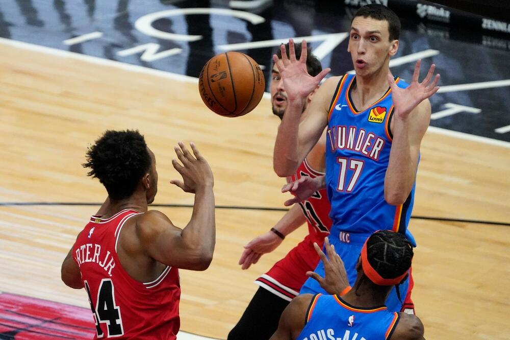 POKUŠEVSKI ODLIČAN U VAŽNOM TRIJUMFU TANDERA: Ima sve veću minutažu i zaslužuje je! VUČEVIĆ OPET DABL-DABL! (VIDEO)