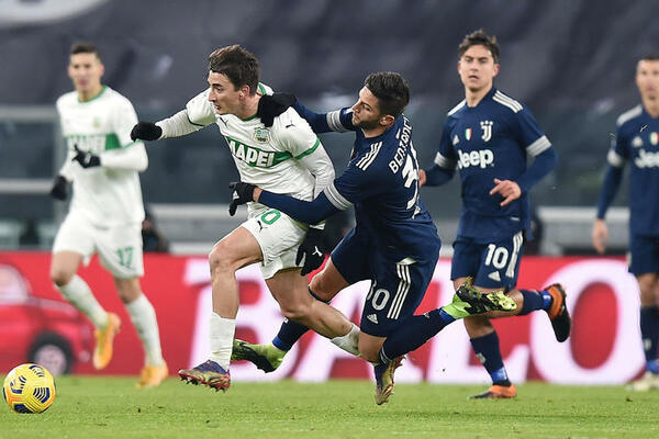 ĐURIČIĆ OD LETA PONOVO U PREMIJER LIGI?! Klub koji već ima jednog Srbina u timu želi da ih upari na sredini terena!