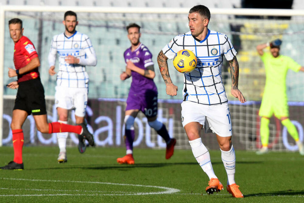 ZVEZDA DOBILA JOŠ JEDNU ŠANSU ZA KOLAROVA: Srpski fudbaler odbio punudu Bolonje!