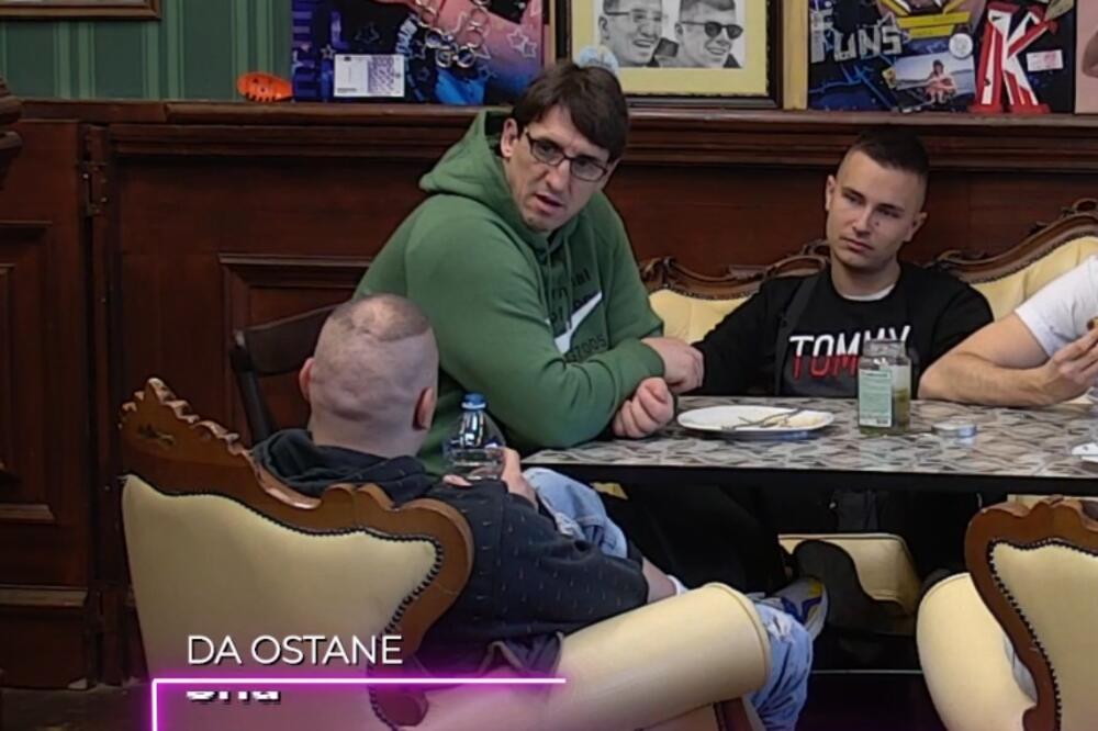 KRISTIJAN SE KRVNIČKI POSVAĐAO SA NAJBOLJIM PRIJATELJEM: Pljuštale uvrede i žestoke psovke!