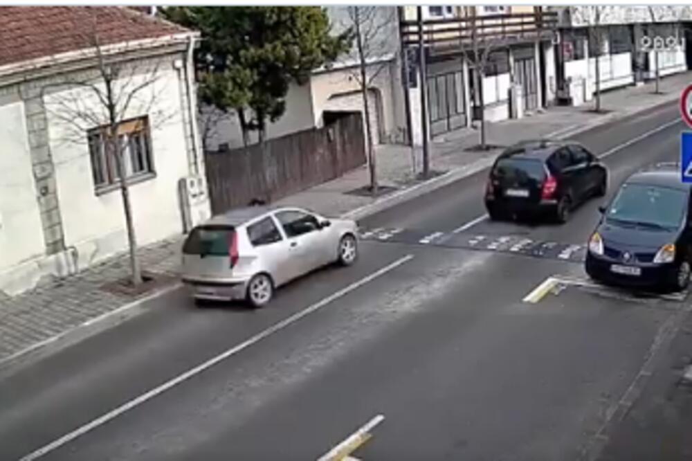 PUNTOM PROJURIO SUPROTNOM TRAKOM PA SE ZAKUCAO U DRVO: Hoće li neko stati na put BAHATIM VOZAČIMA?! (VIDEO)