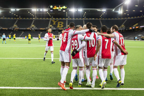 TRIJUMF JUNAJTEDA NA SAN SIRU, SLAVIJA POKORILA GLAZGOV: Gol i asistencija Tadića za 121. rođendan Ajaksa! (VIDEO)