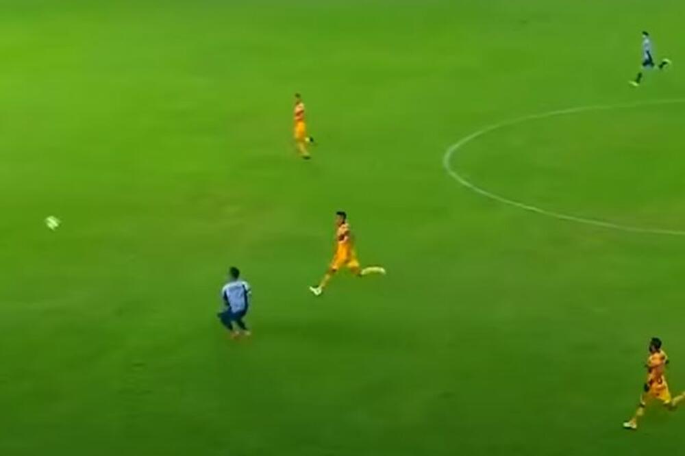 MOŽE LOB SA 50 METARA? Može! Fenomenalan gol nam dolazi iz Meksika - (Video)