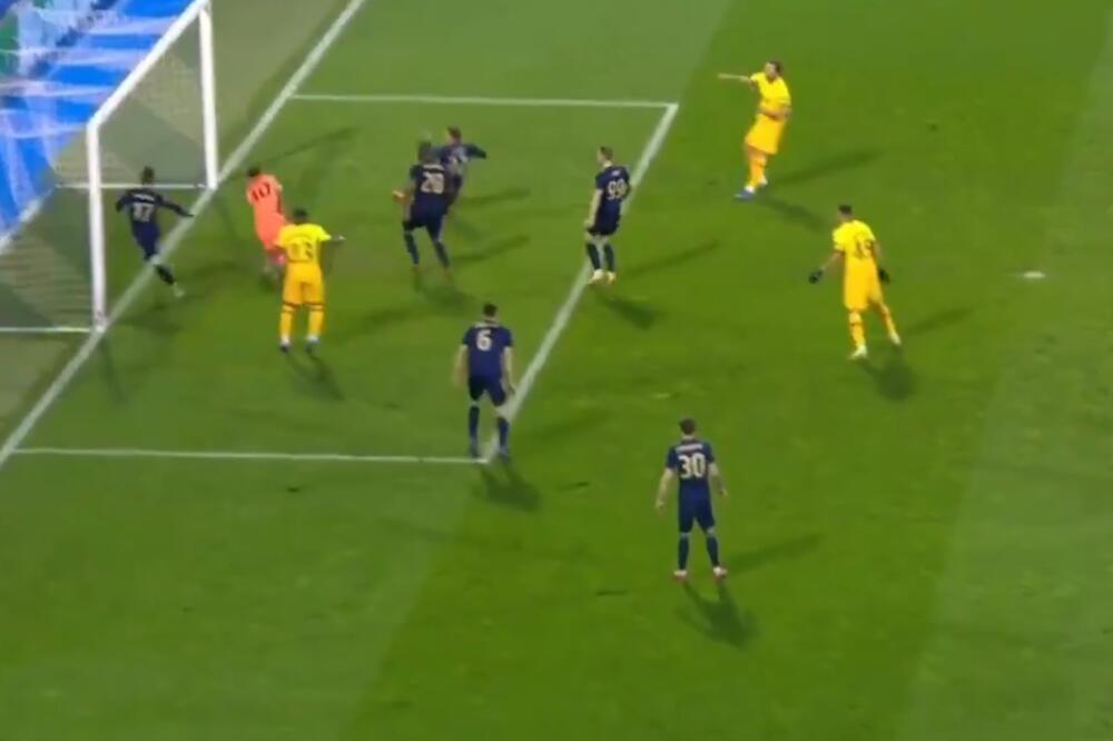 KAKVA ODBRANA GOLMANA "MODRIH": Intervencija za ISTORIJU - Kejn je mogao samo da se uhvati za glavu! (VIDEO)