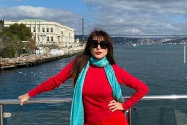 DANAS JE NJEN DAN! SNEKI DAKI SE POHVALILA VRELIM TELOM:Slika u kupaćem ZADALA DOMAČI ZADATAK,zato što joj se MOŽE!