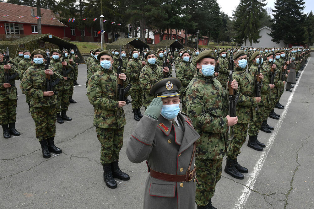 ODLUKU O VOJNOM ROKU treba doneti do oktobra, najavio Stefanović
